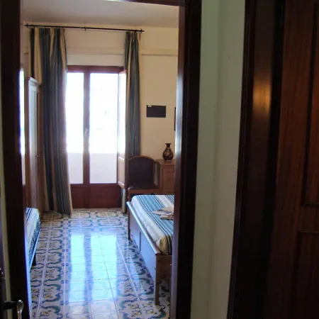 Conte - S. Angelo Bay Hotel Serrara Fontana