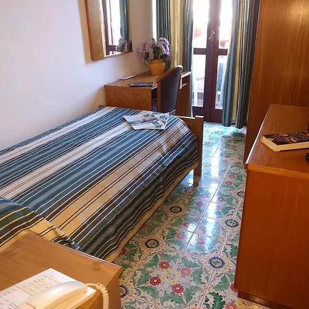 Conte - S. Angelo Bay Hotel Serrara Fontana